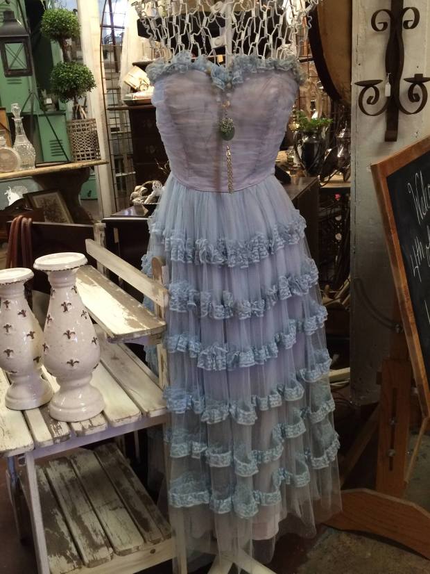 ruffled.vintage.prom